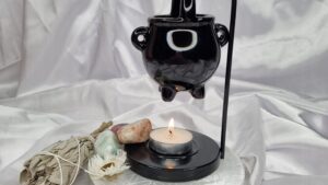 Hanging Witch Cauldron Oil Burner 17cm
