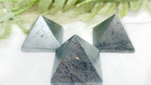 Hematite Crystal Pyramid 2.5cm