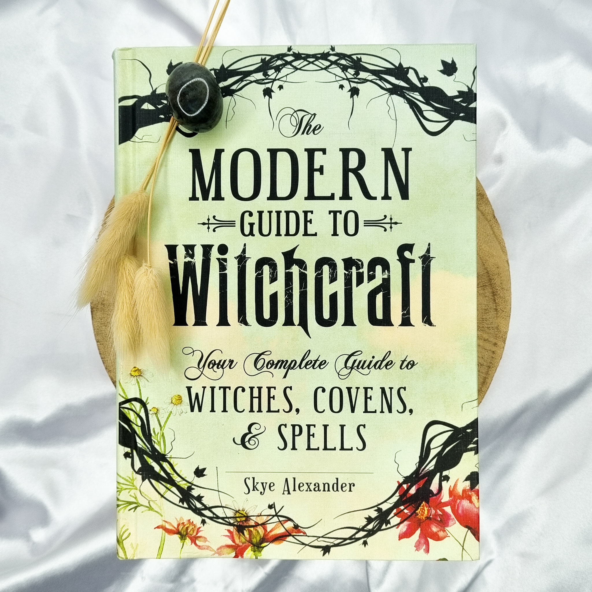 The Modern Guide To Witchcraft by Skye Alexander