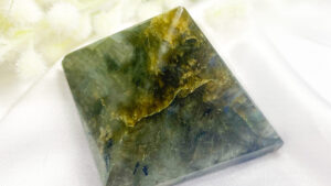Labradorite Crystal Pyramid 4-5cm
