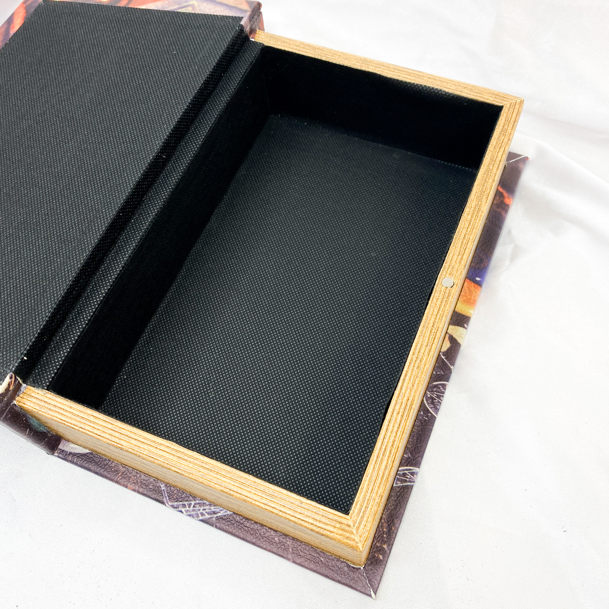 Voodoo Wiccan Book Box 23 x 17cm